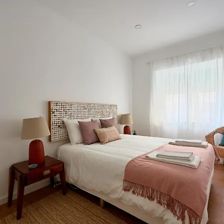 Апартаменти Belem Light Filled With Patio, By Timecooler *