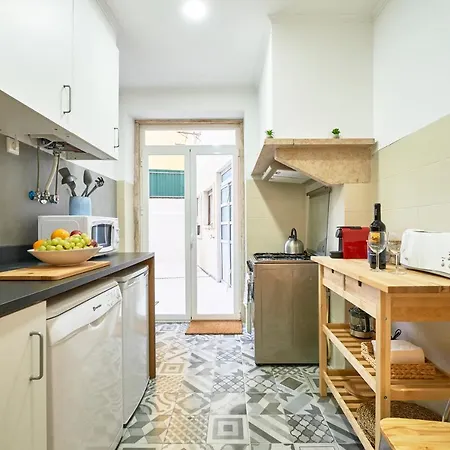 Belem Light Filled With Patio, By Timecooler Лиссабон