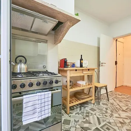 Belém Light Filled With Patio, By Timecooler Appartement
